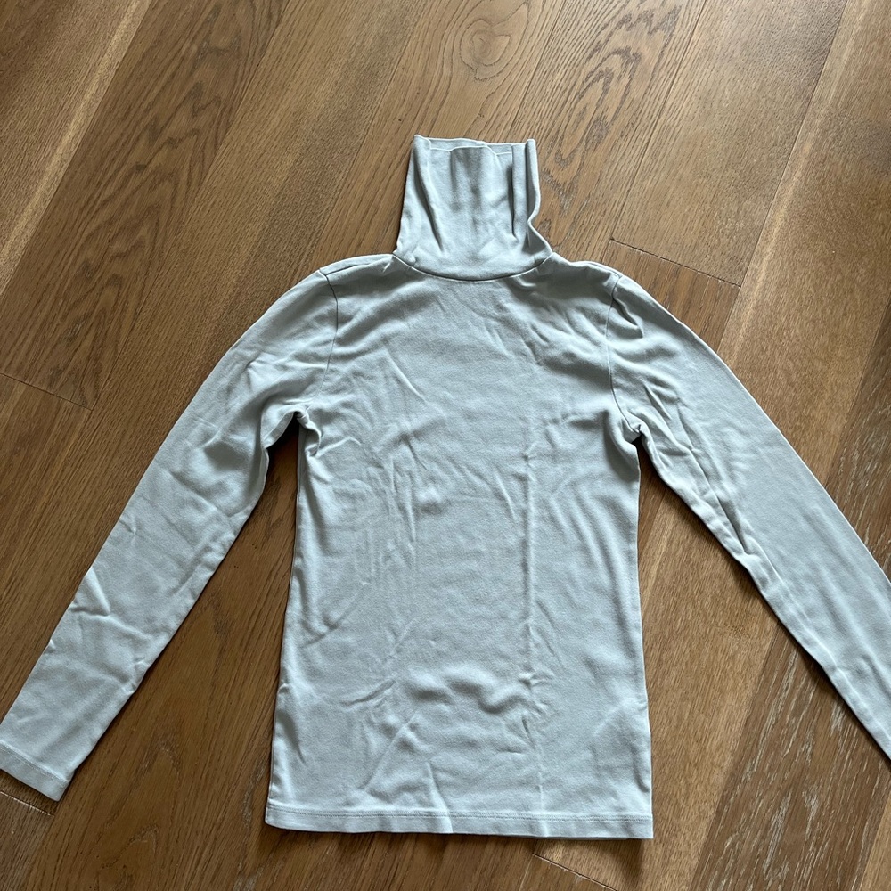 Jcrew Light Gray Turtleneck Long Sleeve Top